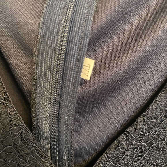 Woman 2X lace sleeveless dress never worn no name on it.  Very nice - Picture 3 of 3